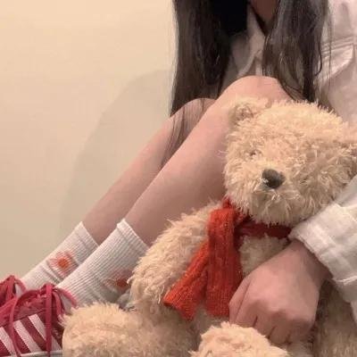 实力派歌手机场牵手女助理，粉丝集体脱粉，深夜引热议